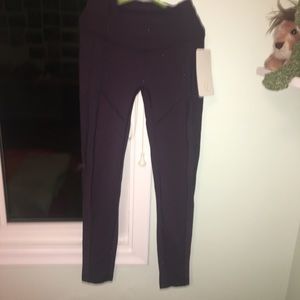 Women’s Lululemon leggings size 6 NWT